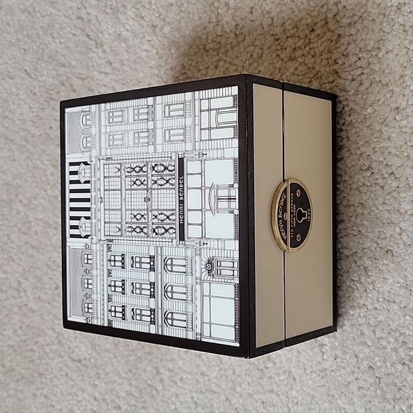 henri bendel Jewelry - 🛑Henri Bendel Special Edition Jewelry Box
